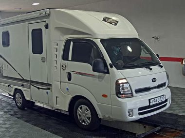 KIA THE NEW BONGO III CARGO WORK-THROUGH VAN — фото 2