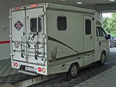 KIA THE NEW BONGO III CARGO WORK-THROUGH VAN — фото 4