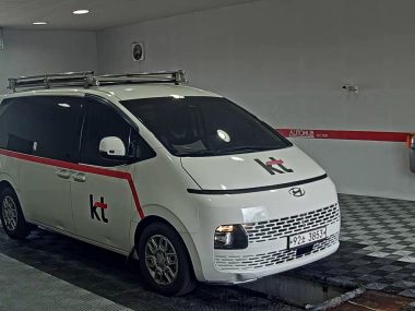 HYUNDAI STARIA 2.2 DIESEL CARGO 3-SEATER MODERN — фото 2
