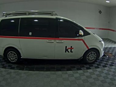 HYUNDAI STARIA 2.2 DIESEL CARGO 3-SEATER MODERN — фото 3