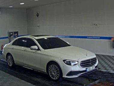 MERCEDES-BENZ E-CLASS (5TH GEN) E250 EXCLUSIVE — фото 2