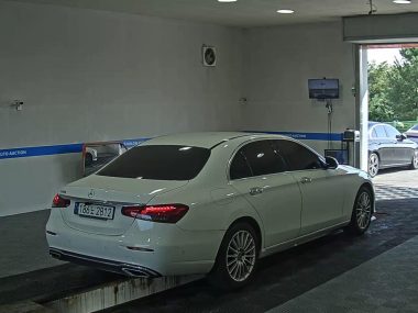 MERCEDES-BENZ E-CLASS (5TH GEN) E250 EXCLUSIVE — фото 4