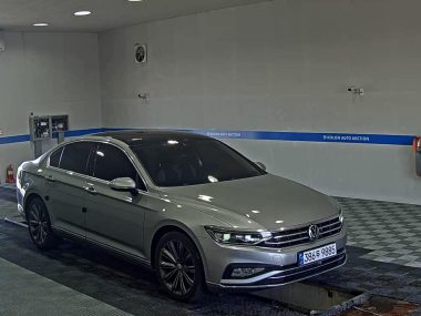 VOLKSWAGEN PASSAT GT (8TH GEN) 2.0 TDI 4MOTION PRESTIGE — фото 2