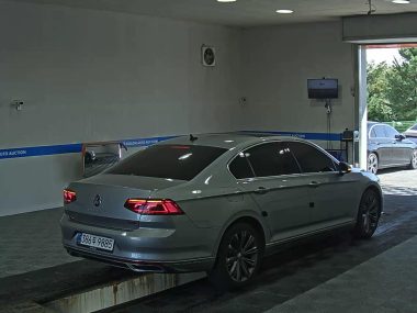 VOLKSWAGEN PASSAT GT (8TH GEN) 2.0 TDI 4MOTION PRESTIGE — фото 4