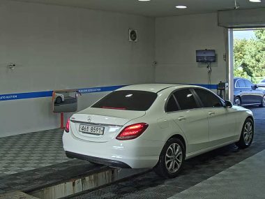 MERCEDES-BENZ C-CLASS (4TH GEN) C200 d — фото 4