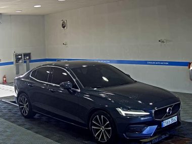VOLVO S60 (3RD GEN) 2.0 B5 MOMENTUM — фото 2
