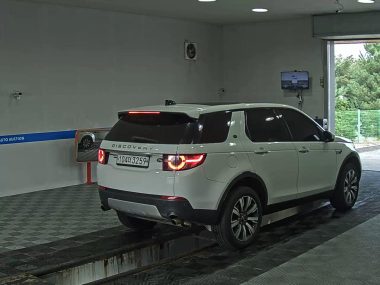 LAND ROVER DISCOVERY SPORT 2.0 TD4 HSE LUXURY — фото 4