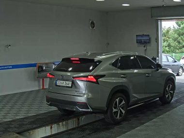 LEXUS NX 300h — фото 4