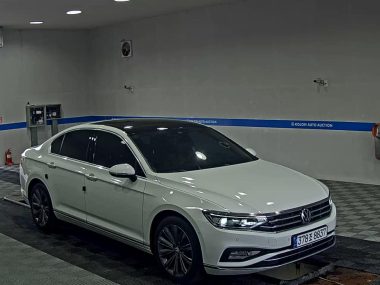 VOLKSWAGEN PASSAT GT (8TH GEN) 2.0 TDI 4MOTION PRESTIGE — фото 2