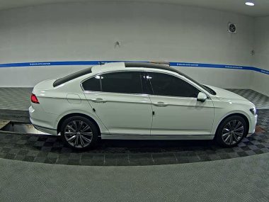 VOLKSWAGEN PASSAT GT (8TH GEN) 2.0 TDI 4MOTION PRESTIGE — фото 3