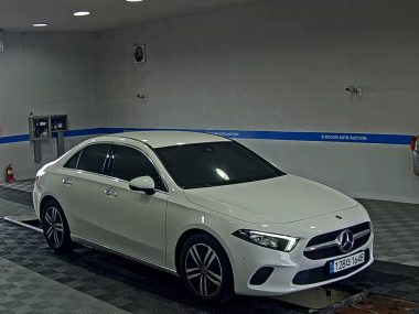 MERCEDES-BENZ A-CLASS (4TH GEN) A220 SEDAN — фото 2