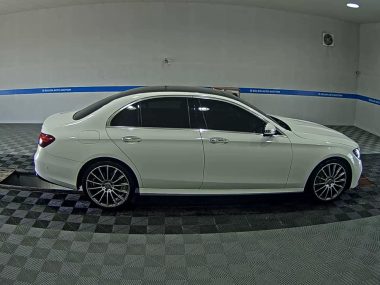 MERCEDES-BENZ E-CLASS (5TH GEN) E350 4MATIC AMG LINE — фото 3