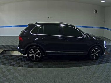 VOLKSWAGEN TIGUAN (2ND GEN) 2.0 TDI PRESTIGE — фото 3