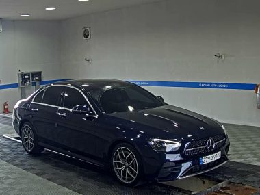 MERCEDES-BENZ E-CLASS (5TH GEN) E220d 4MATIC AMG LINE — фото 2