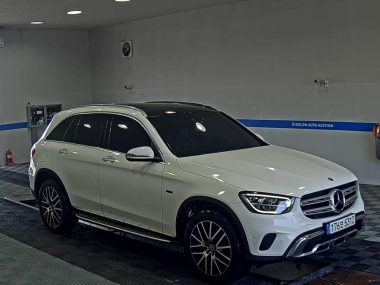 MERCEDES-BENZ GLC-CLASS GLC 300e 4MATIC — фото 2