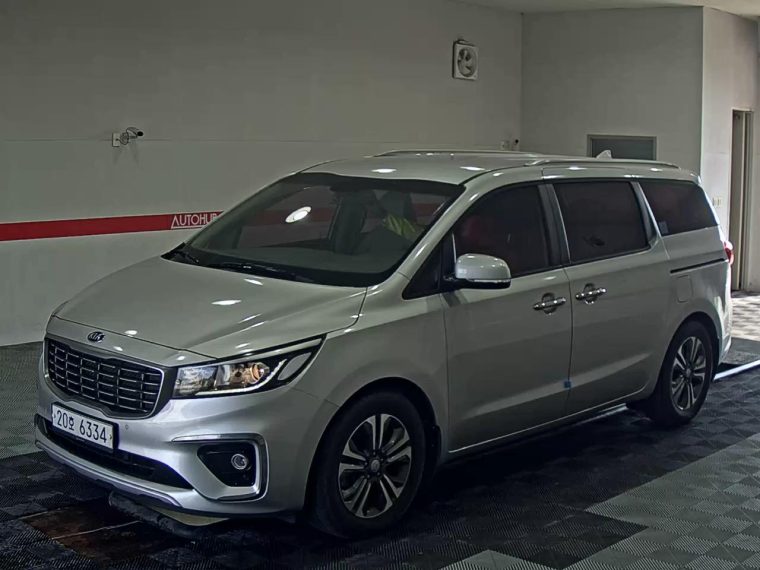 KIA THE NEW CARNIVAL 9-SEATER DIESEL LUXURY