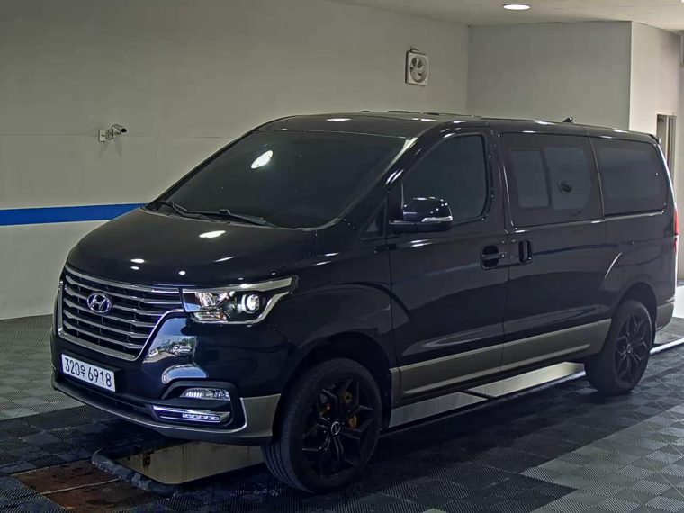 HYUNDAI THE NEW GRAND STAREX 9-SEATER DIESEL 4WD EXCLUSIVE