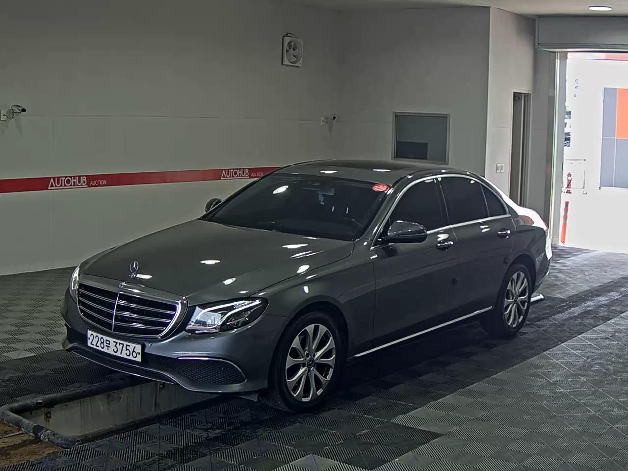 MERCEDES-BENZ E-CLASS (5TH GEN) E220d 4MATIC EXCLUSIVE - фото 0