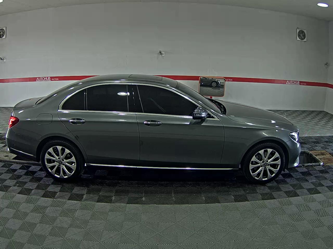 MERCEDES-BENZ E-CLASS (5TH GEN) E220d 4MATIC EXCLUSIVE - фото 2