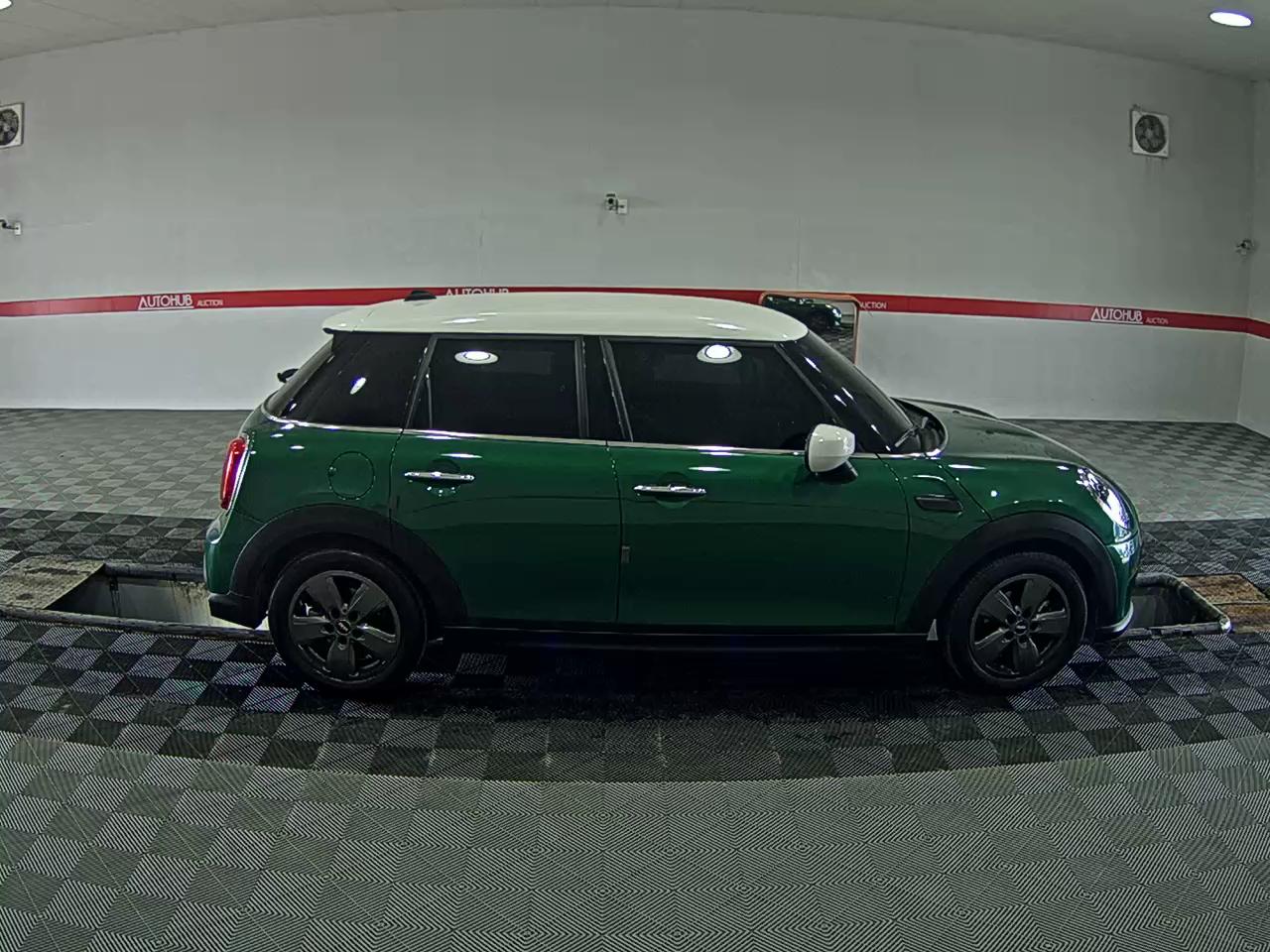 MINI COOPER (3RD GEN) 5-DOOR 1.5 CLASSIC - фото 2