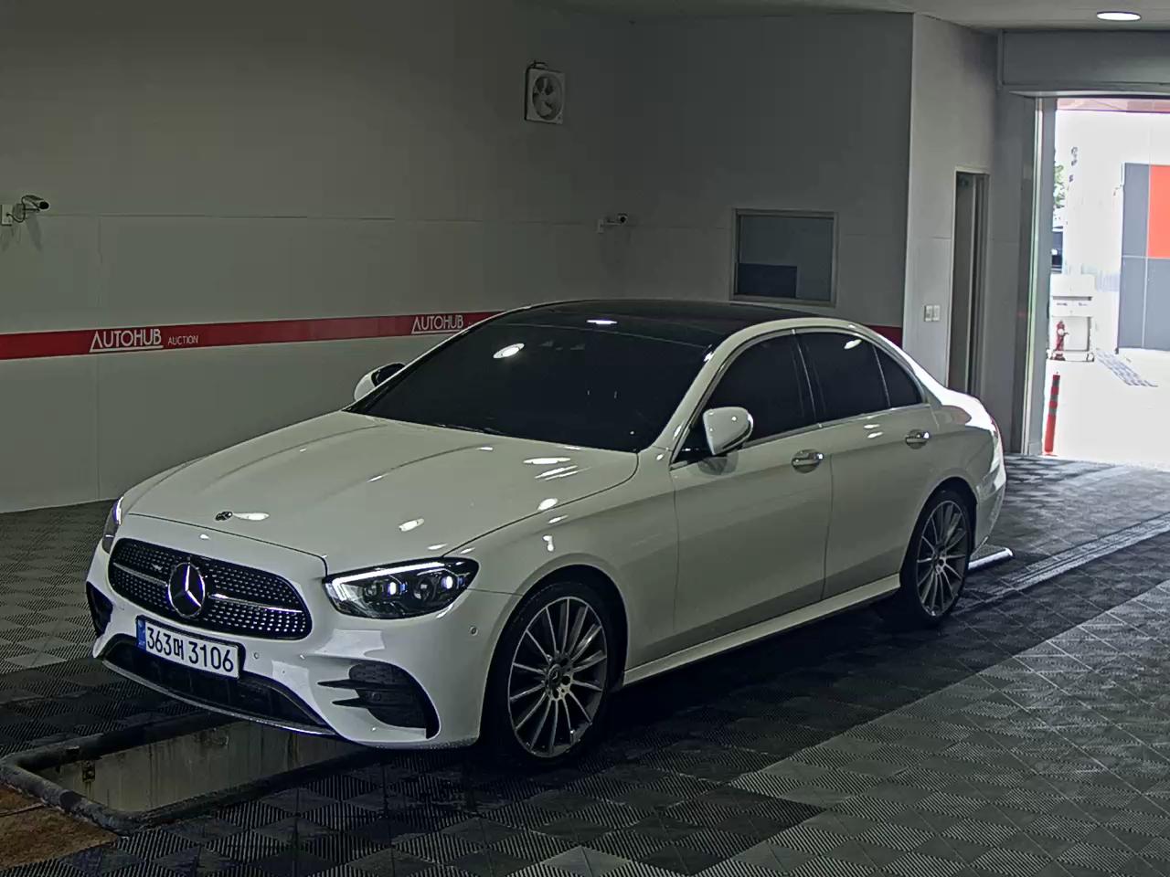 MERCEDES-BENZ E-CLASS (5TH GEN) E350 4MATIC AMG LINE - фото 0