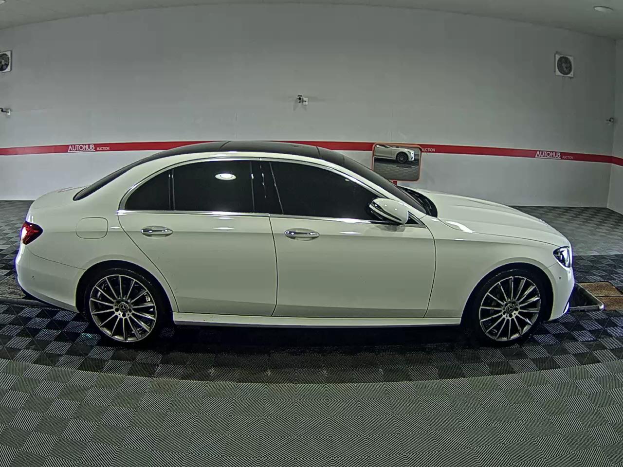MERCEDES-BENZ E-CLASS (5TH GEN) E350 4MATIC AMG LINE - фото 2