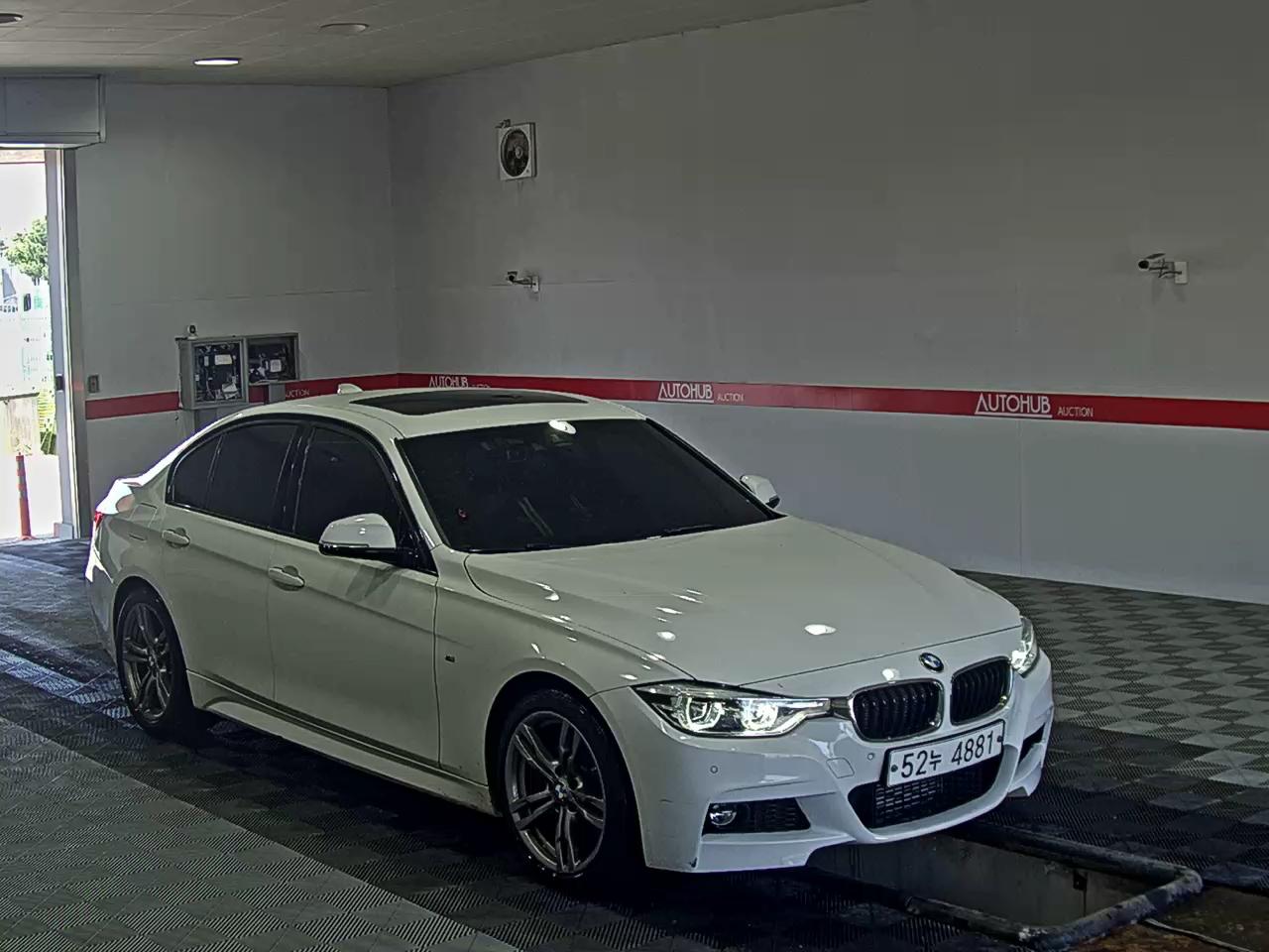 BMW 3 SERIES (6TH GEN) 320i M SPORT - фото 1