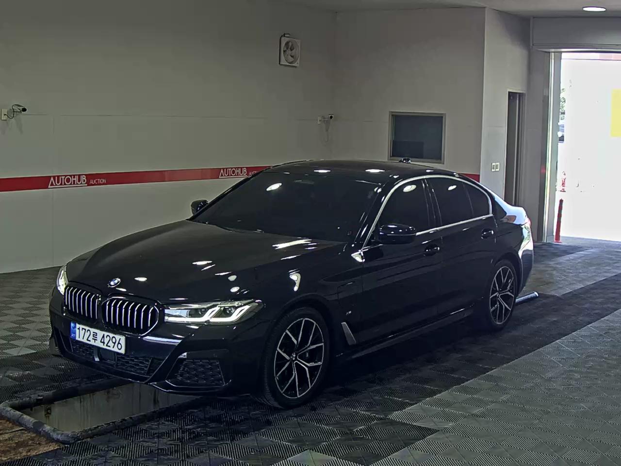 BMW 5 SERIES (7TH GEN) 530e M SPORT PACK - фото 0