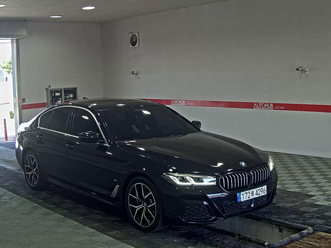 BMW 5 SERIES (7TH GEN) 530e M SPORT PACK - фото 1