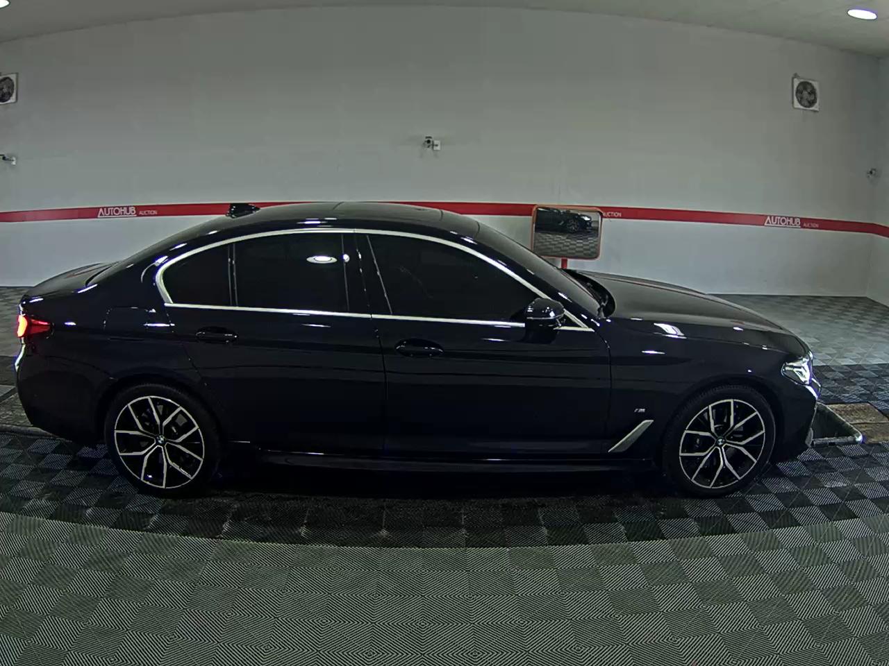 BMW 5 SERIES (7TH GEN) 530e M SPORT PACK - фото 2