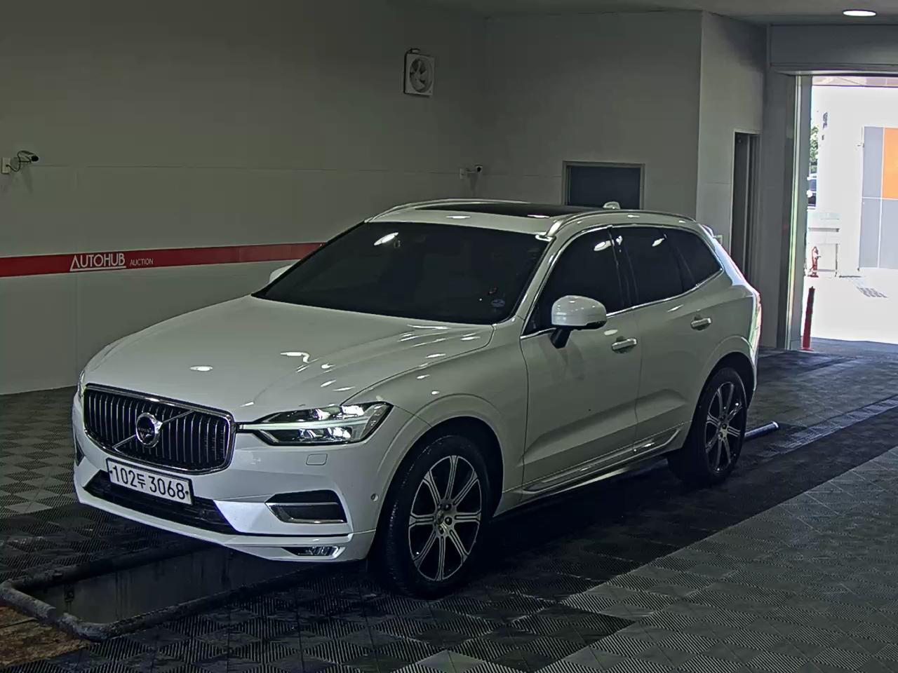 VOLVO XC60 (2ND GEN) D5 AWD INSCRIPTION - фото 0