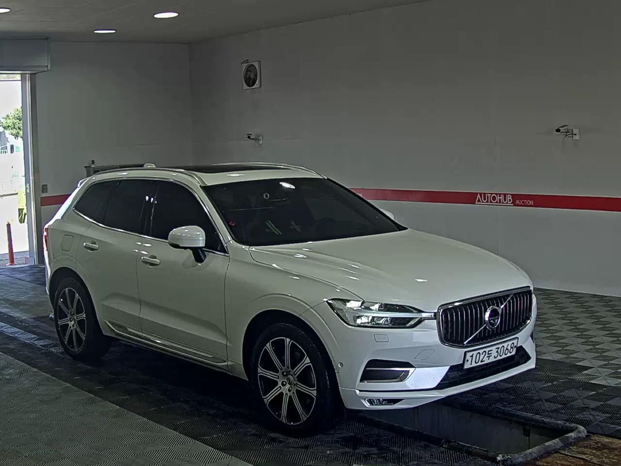 VOLVO XC60 (2ND GEN) D5 AWD INSCRIPTION - фото 1