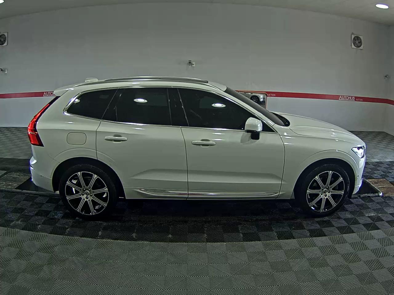 VOLVO XC60 (2ND GEN) D5 AWD INSCRIPTION - фото 2