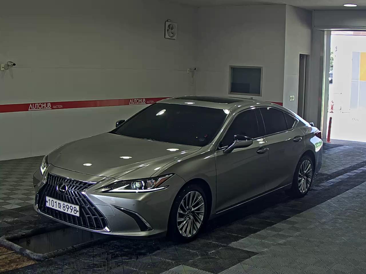 LEXUS ES (7TH GEN) 300h LUXURY PLUS - фото 0