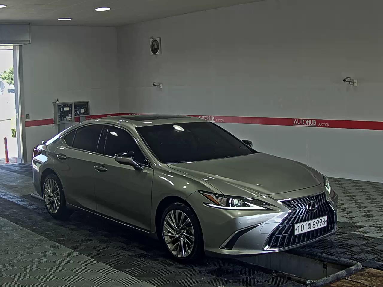 LEXUS ES (7TH GEN) 300h LUXURY PLUS - фото 1