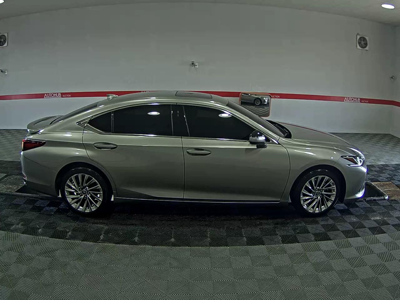 LEXUS ES (7TH GEN) 300h LUXURY PLUS - фото 2