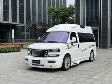 GMC Savana 2018, фото 1