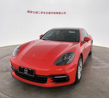 Porsche Panamera 2018, фото 1