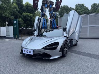 McLaren 720S 2019, фото 1
