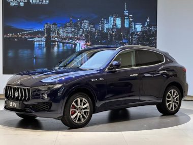 Maserati Levante 2018, фото 1