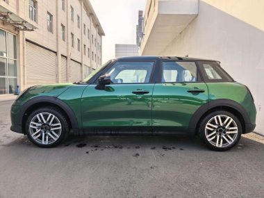 MINI MINI 1.5T COOPER 5-door Classic Line — фото 3