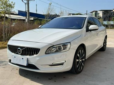 Volvo S60 2018, фото 1