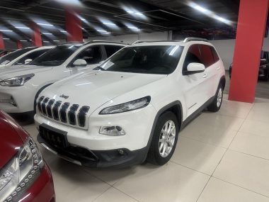 Jeep Cherokee 2019, фото 1