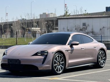 Porsche Taycan 2023, фото 1