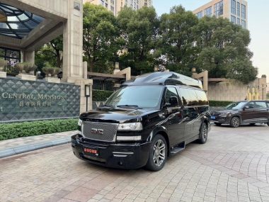 GMC Savana 2018, фото 1