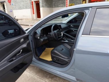 Hyundai Elantra 1.5L CVT LUX Premium — фото 4