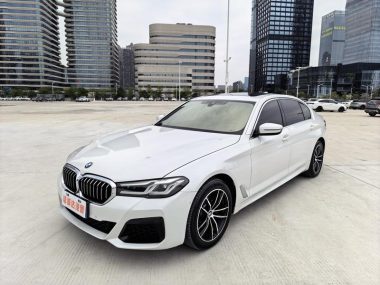 BMW 5-Series 2023, фото 1