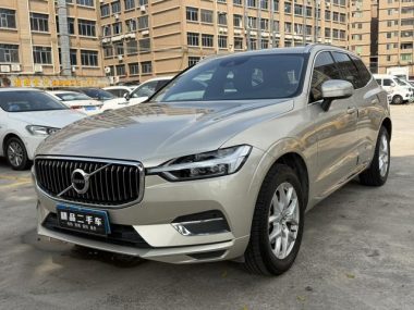 Volvo XC60 2020, фото 1