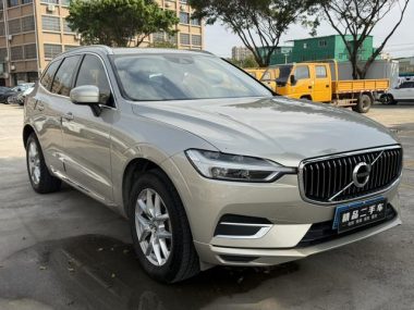 Volvo XC60 T5 4WD Zhiyi Luxury — фото 3