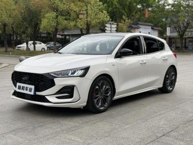 Ford Focus 2022, фото 1